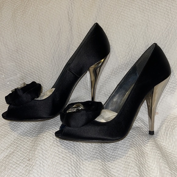 NEW Stuart Weitzman Black Satin & Swarovski Chrome-Heeled Peep-Toe Pumps Sz 6.5 - Picture 12 of 15